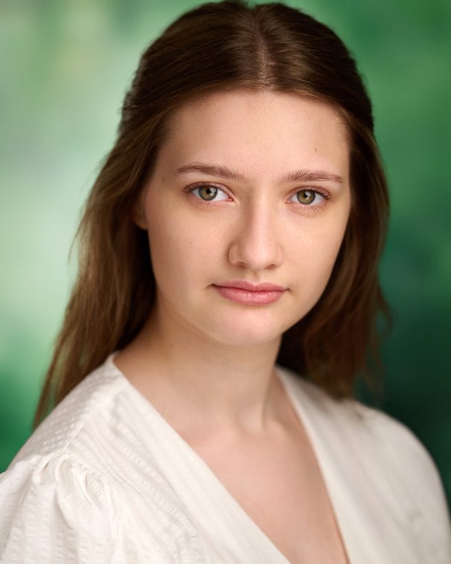 Acting-business-headshot-near-me-photographer-AndrejValko-CaptivatingHeadshots-Madeleine-03