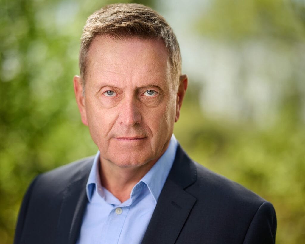 headshot-photographer-business-linkedin-profile-picture-Robert-Aubrey-by-Andrej-Valko-CaptivatingHeadshots