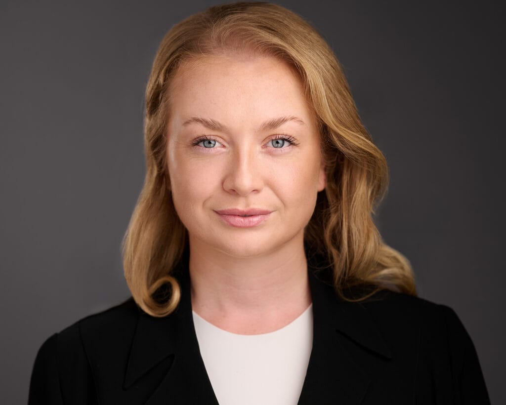 Business-coporate-headshot-profile-photo-picture-Harriet-by-Andrej-Valko