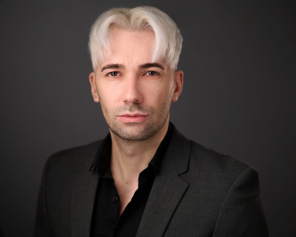 business-acting-headshot-photographer-near-me-business-linkedin-profile-picture-Andrej-Valko