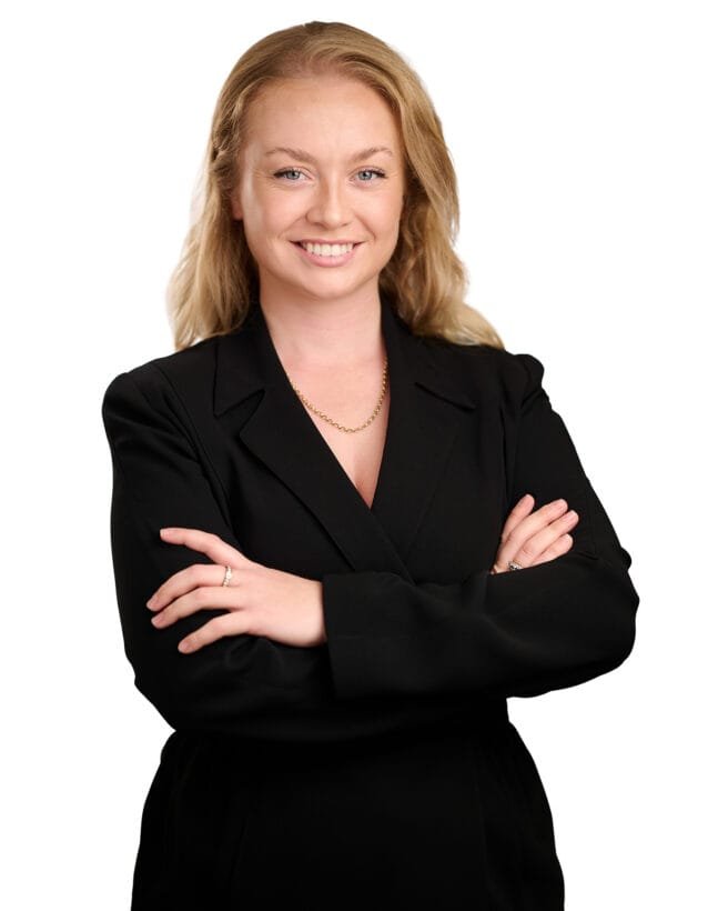 Business-corporate-headshot-portrait-profile-picture-LinkedIn-Harriet-by-Andrej-Valko-Captivating-Headshots