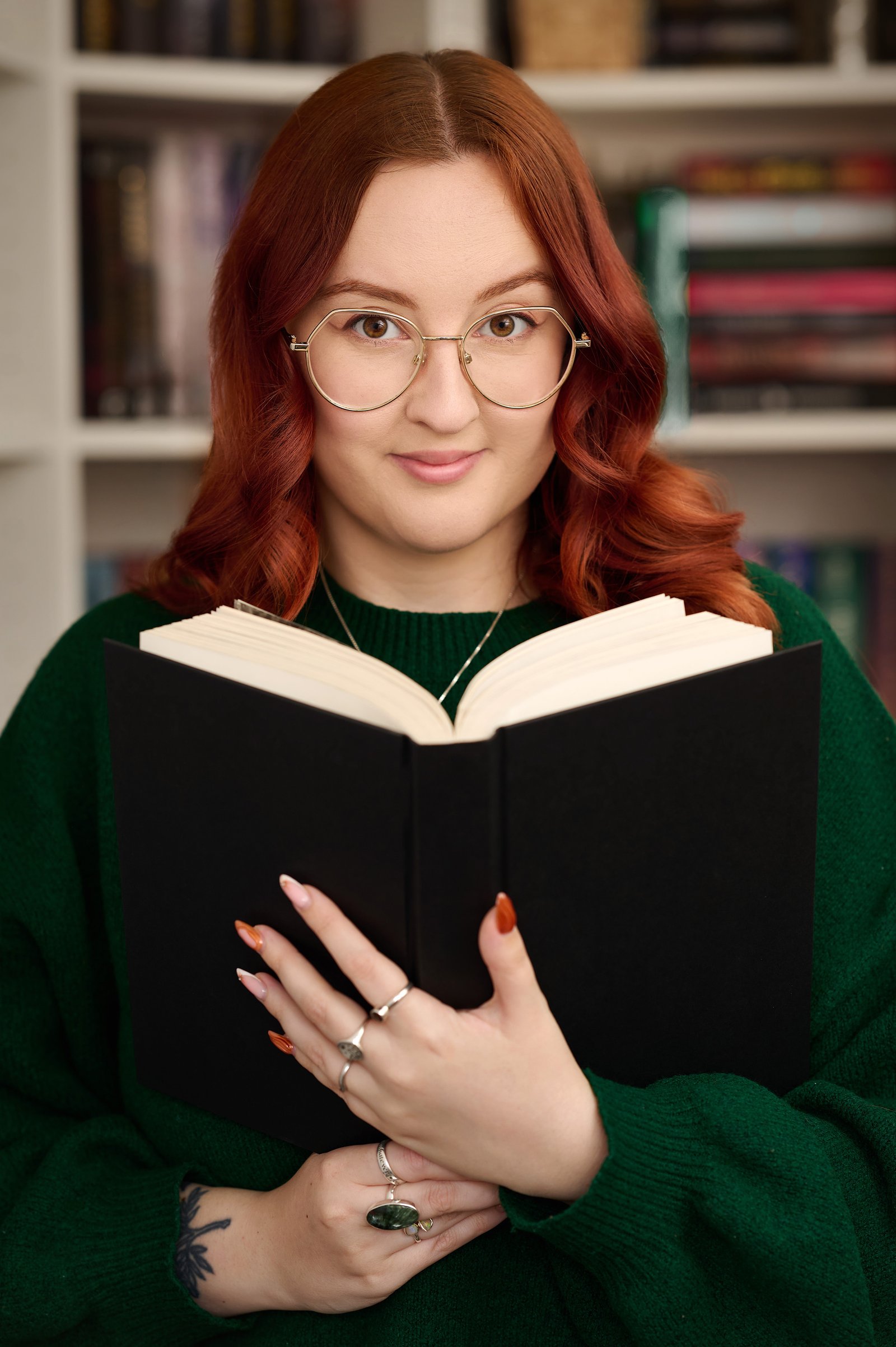 personal-branding-photos-imagery-social-pictures-influencer-book-reviewer-02